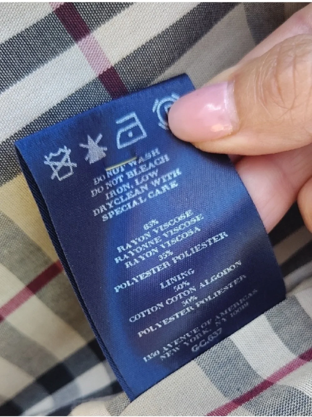 Burberry Mens Dark Navy Trench Coat. Timeless and Classic Style. 
Retail $2,250 - Picture 7 of 7